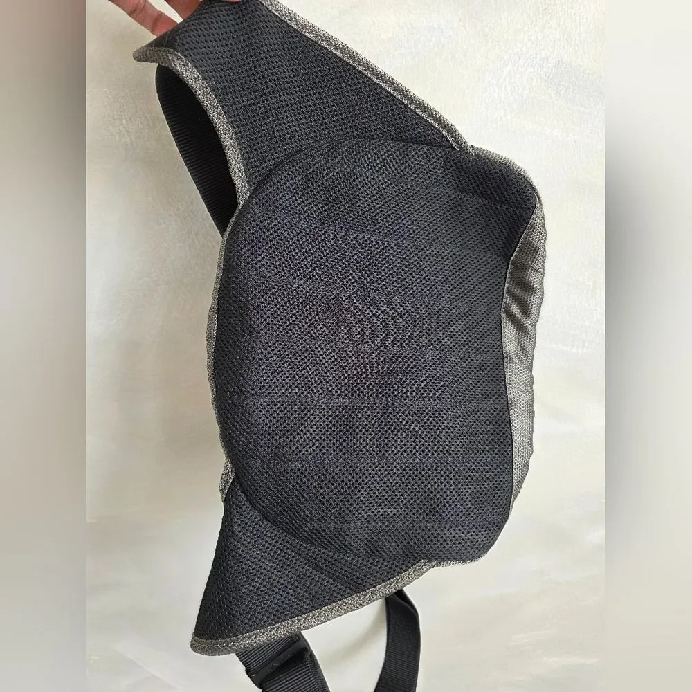 Tumi Green & Black Side Crossbody Bag 10.5x9.5x3.5